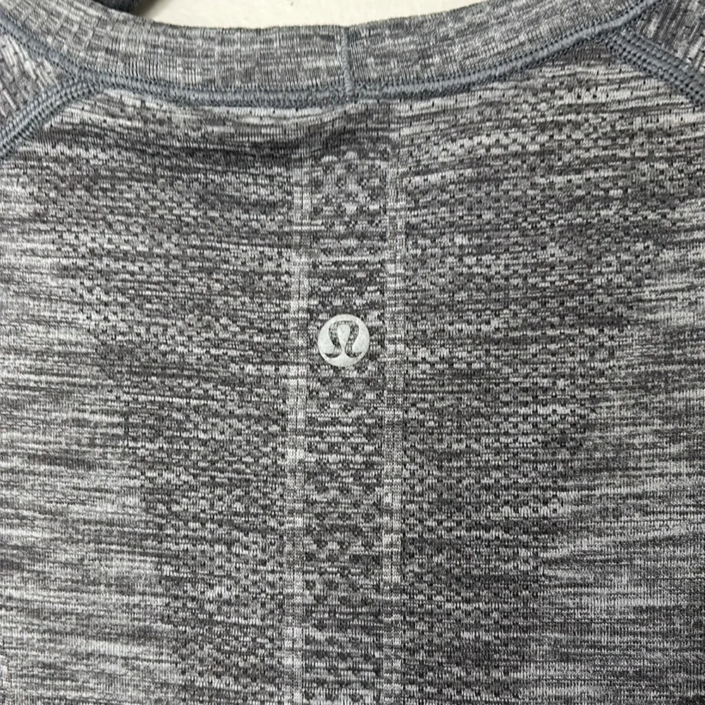 Lululemon Swiftly Tech Short-Sleeve Shirt size 6 hip length - Picture 3 of 5